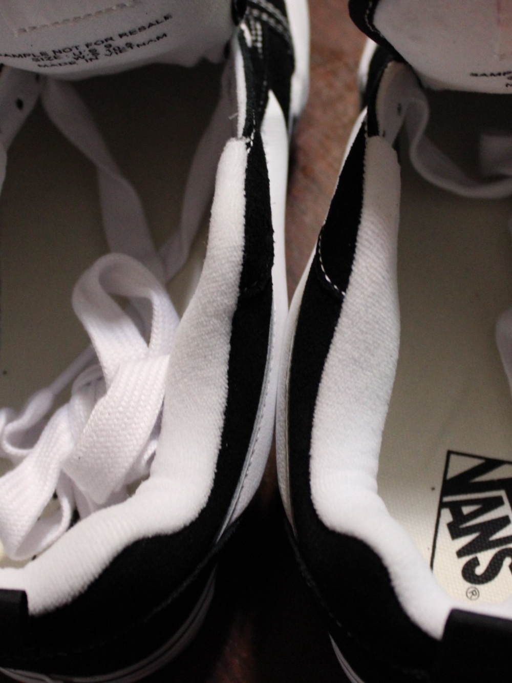 Vans Knu Skool Skate Shoe - Black / True White - Picture 4 of 7